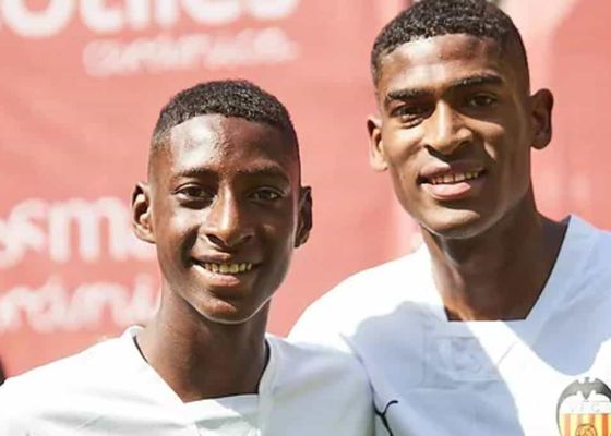 El Valencia ya se frota las manos: el hermano de Mosquera, en un escaparate