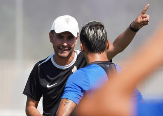Palo con el nuevo entrenador del Mirandés