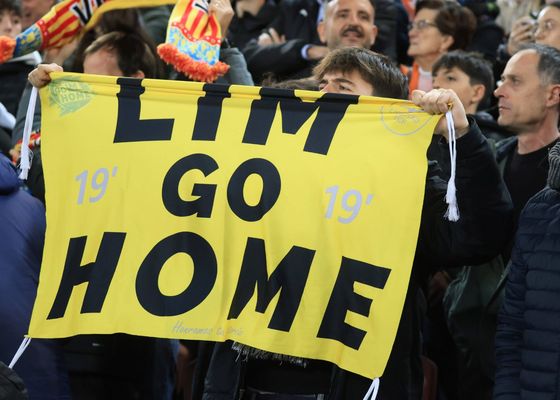 Valencia se venga de Peter Lim y le 'mete fuego'