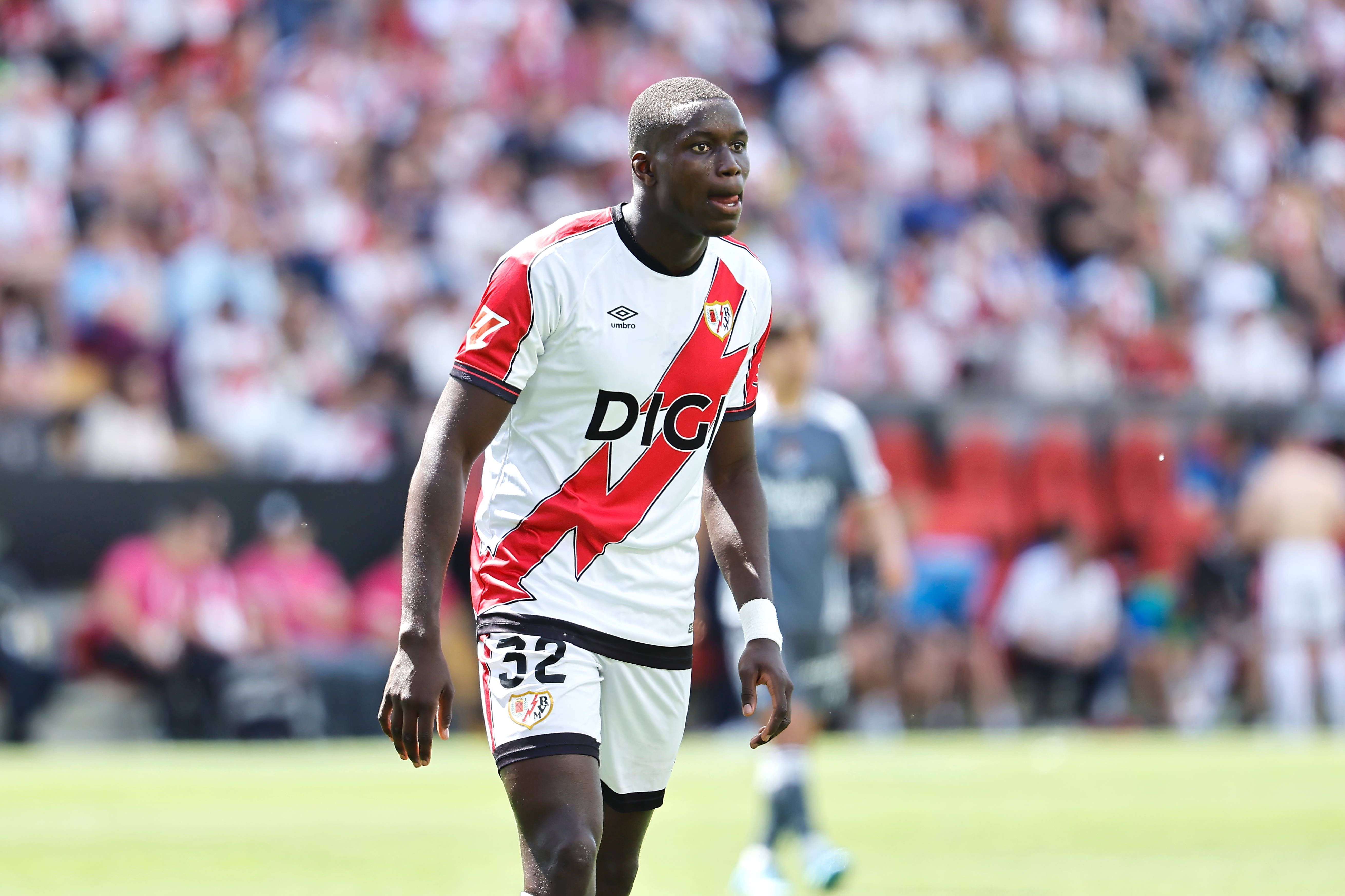 El Betis se frota las manos con Nobel Mendy: los clubes que llaman a su puerta y la posible ganancia