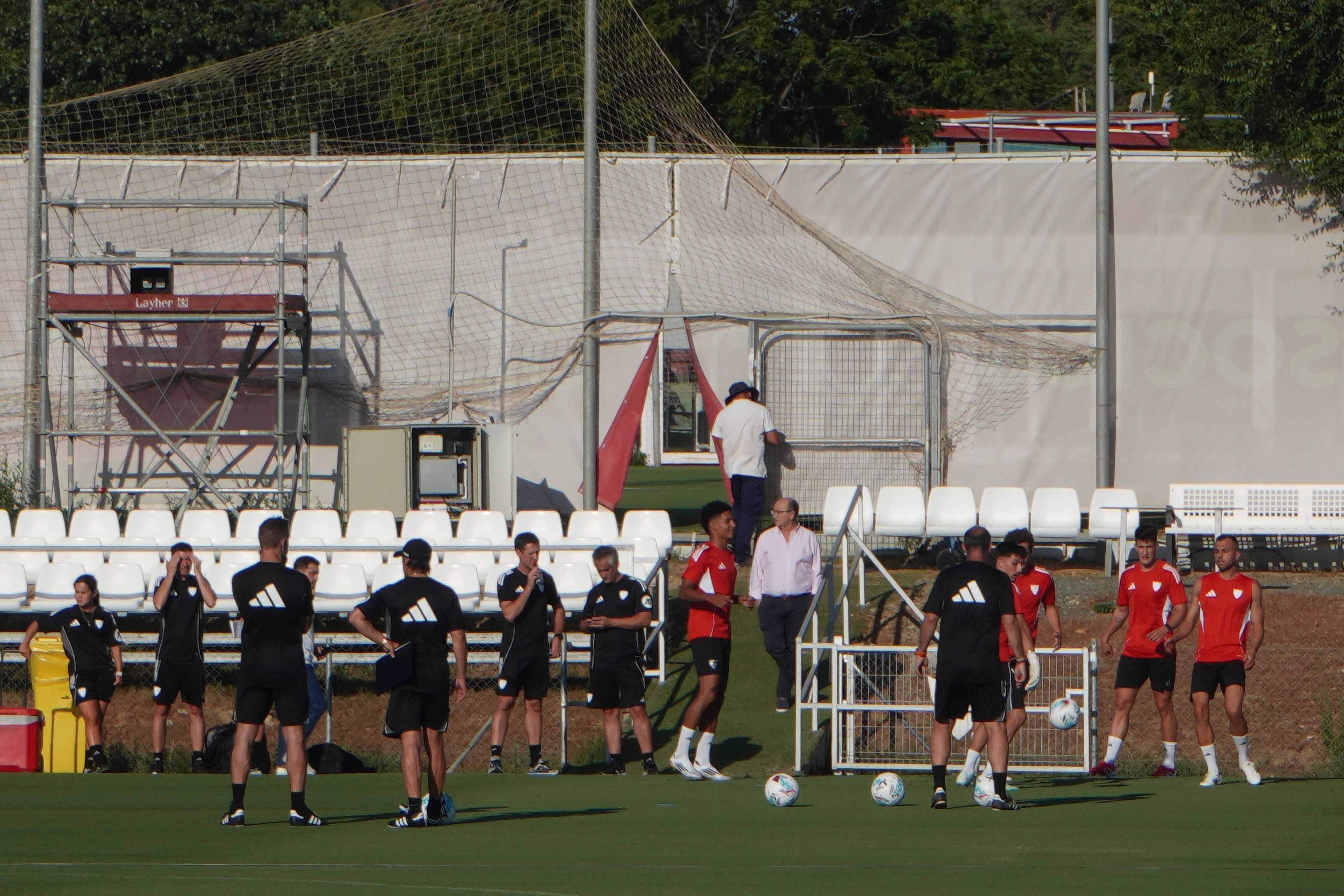 Pepe Castro supervisa a la plantilla este lunes en una sesión sin Iheanacho