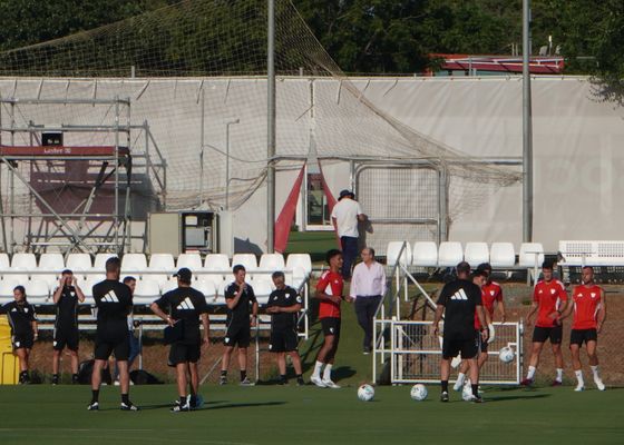 Pepe Castro supervisa a la plantilla este lunes en una sesión sin Iheanacho