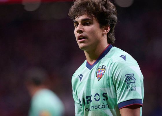 Carlos Álvarez le comunica al Levante sus intenciones de futuro y confirma la grave lesión que sufre