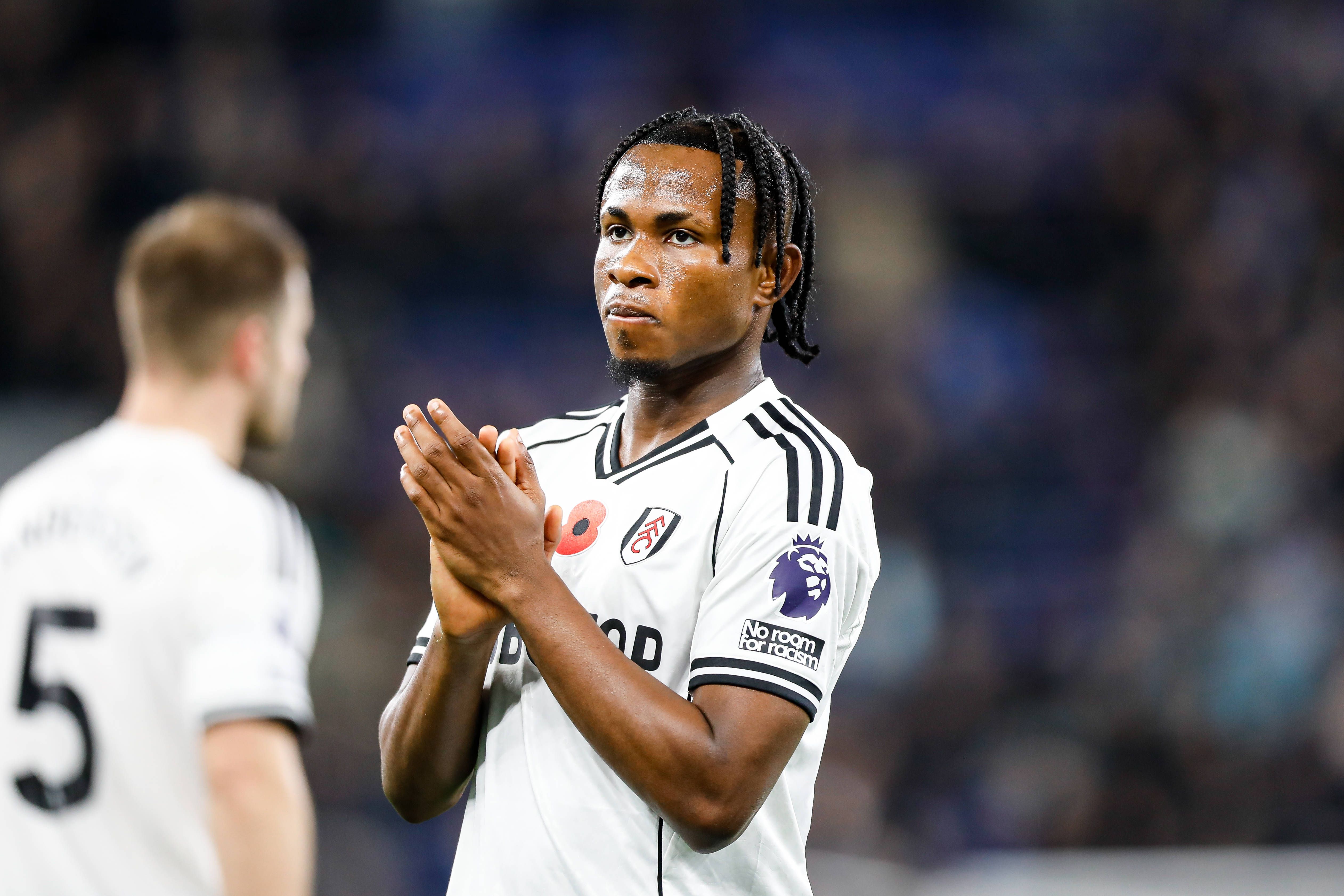 El Milan abre la puerta de salida a Chukwueze de cara al mercado de verano