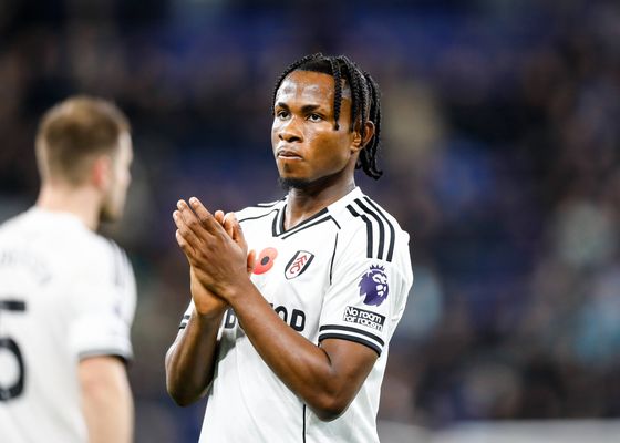 El Milan abre la puerta de salida a Chukwueze de cara al mercado de verano