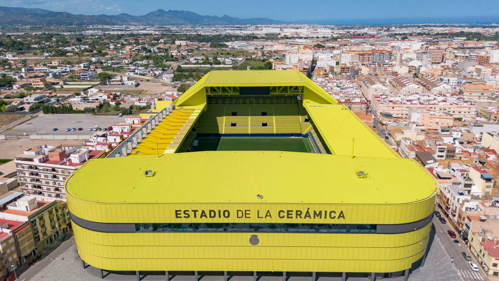 El Villarreal invita a un joven aficionado, seguidor de Edu Aguirre, a La Cerámica tras hacerse viral en televisión
