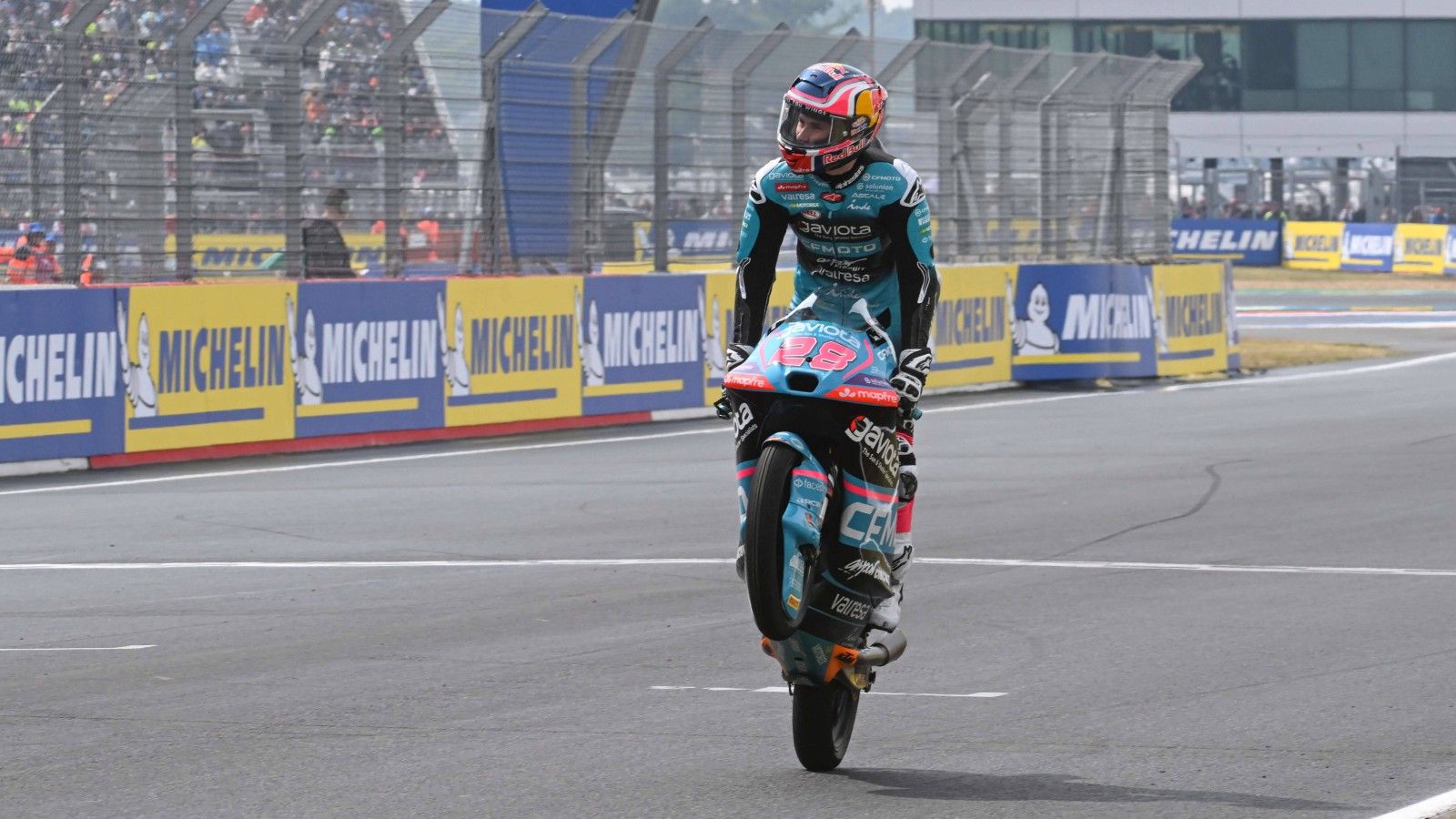 Tercera consecutiva de Máximo Quiles para sumar la 800 del motociclismo español