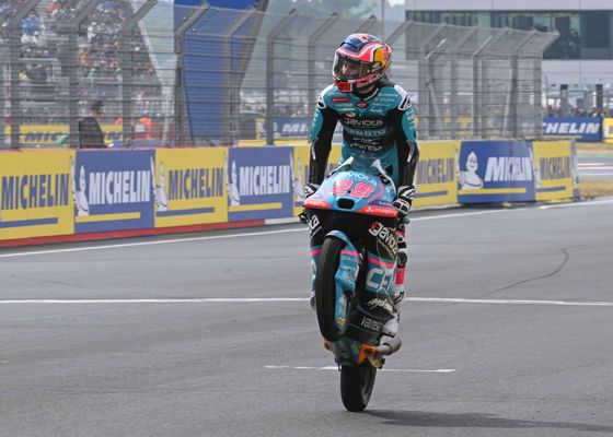 Tercera consecutiva de Máximo Quiles para sumar la 800 del motociclismo español