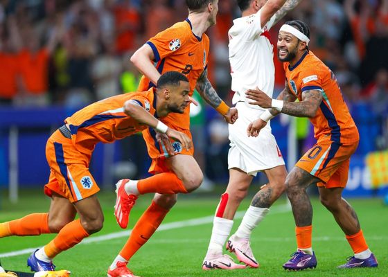 Países Bajos 2-1 Turquía: Gakpo y Depay sentencian a Güler