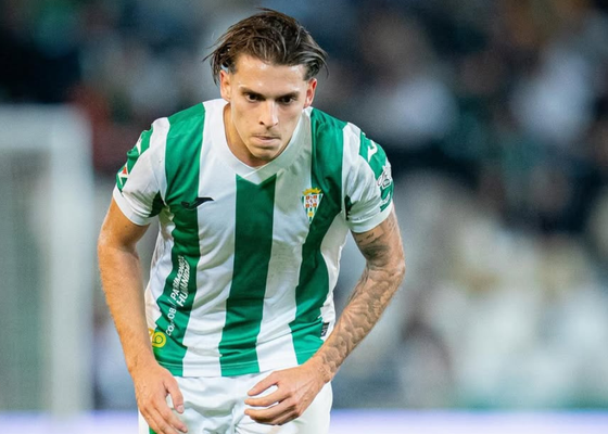 Álex Sala señala al Córdoba