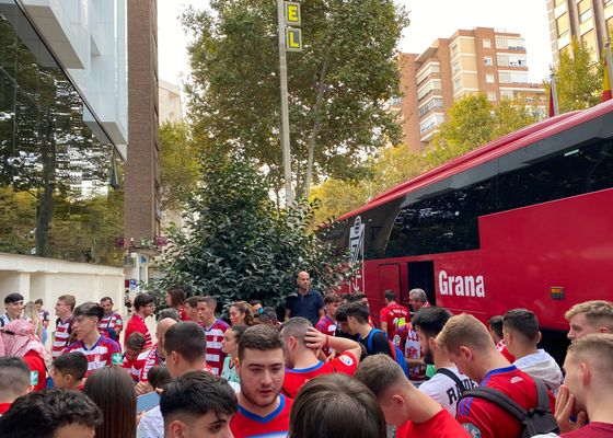 El desplazamiento masivo de la afición del Granada a Cartagena, en imágenes
