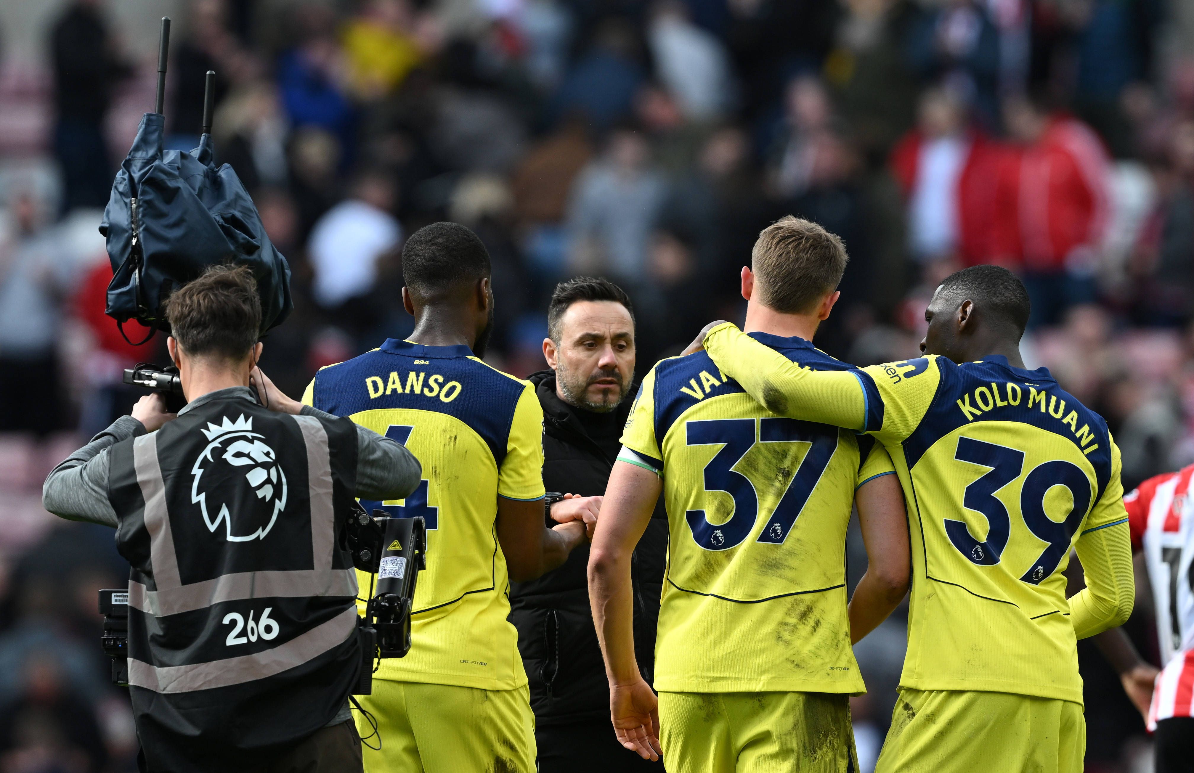 El Tottenham se hunde en el descenso en el estreno de De Zerbi