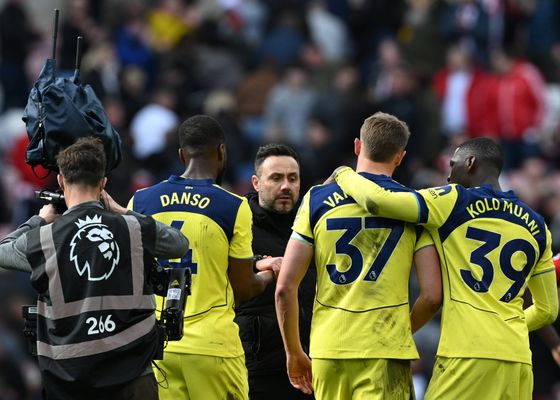 El Tottenham se hunde en el descenso en el estreno de De Zerbi