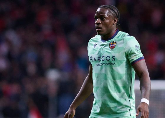 El Levante tiene un dilema con Etta Eyong: vender por necesidad, pero sin perder al goleador