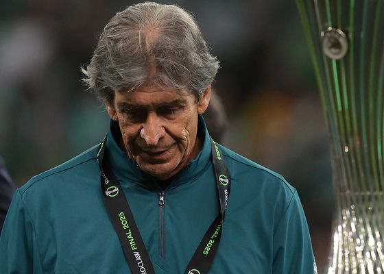 Duras críticas a Pellegrini tras el Betis - Chelsea: "Se ha quitado el muerto de encima"