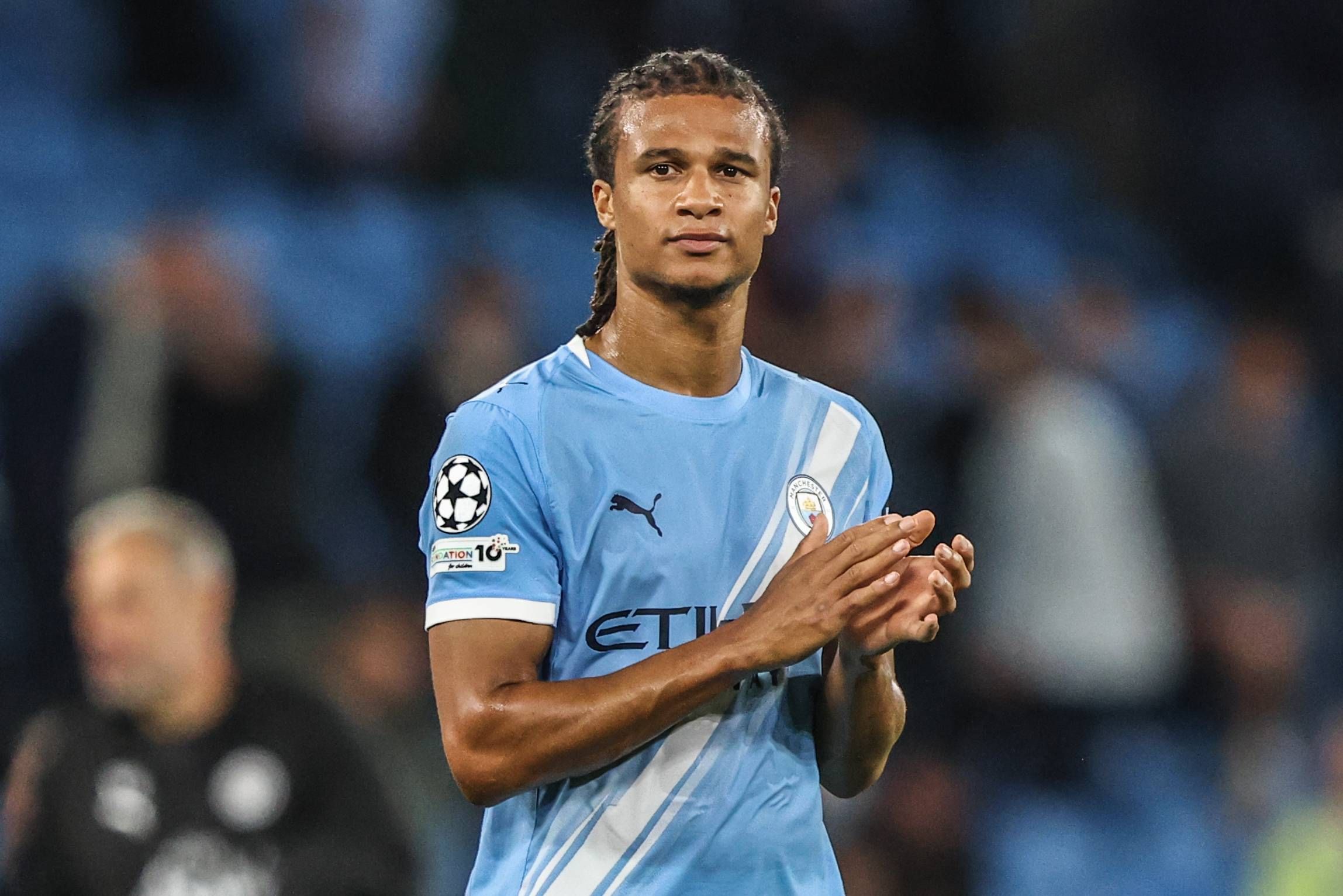 Mueven ficha por Nathan Aké y el Manchester City valora su salida