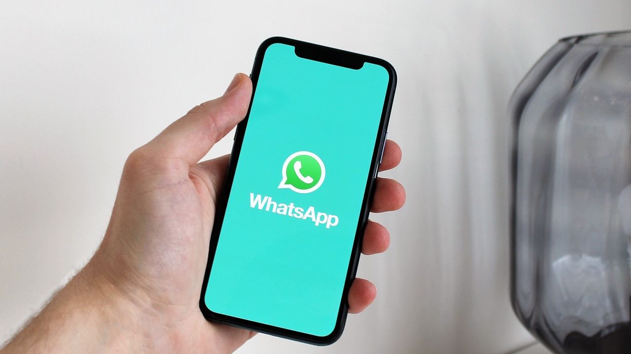 Cómo evitar que reenvíen tus mensajes y fotos en WhatsApp 