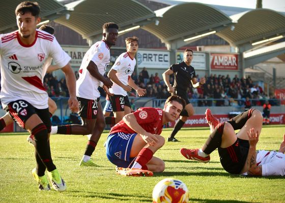 Tarazona 2-0 Sevilla Atlético: Atropellado a balón parado