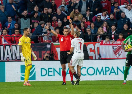 El Sevilla FC irá, de nuevo, hasta última instancia por Isaac Romero
