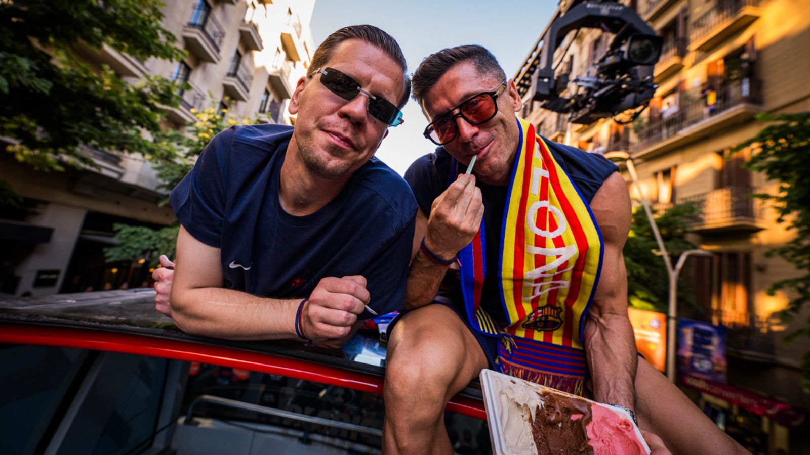 El Barça se da un baño de masas con show incluido de Lewandowski y Szczesny