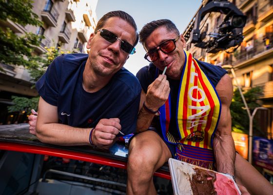 El Barça se da un baño de masas con show incluido de Lewandowski y Szczesny