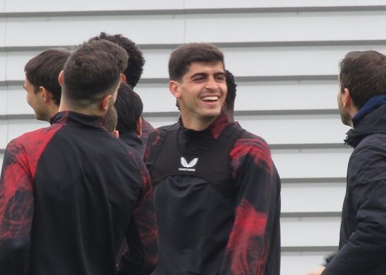 Gudelj y Peque, ausencias este miércoles en el regreso de una plantilla con 30 futbolistas