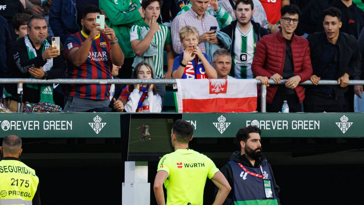 Betis - Barcelona: horario, canal y dónde ver hoy en TV y online el partido de la jornada 15 de la LaLiga EA Sports