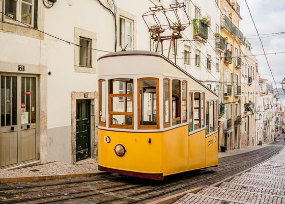 Tragedia en Portugal con varios muertos en Lisboa al descarrilar su clásico funicular