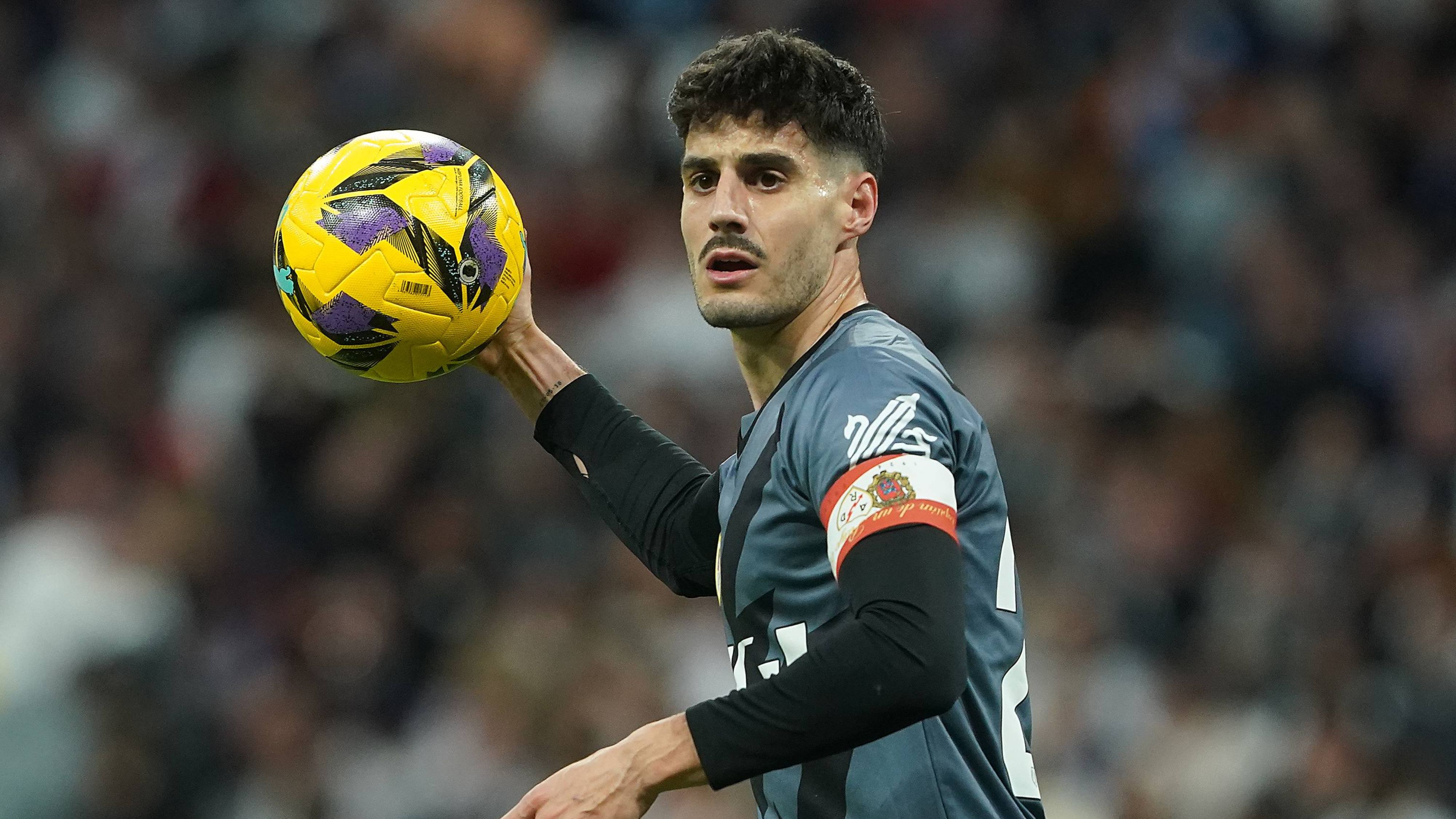 Óscar Valentín, fuera