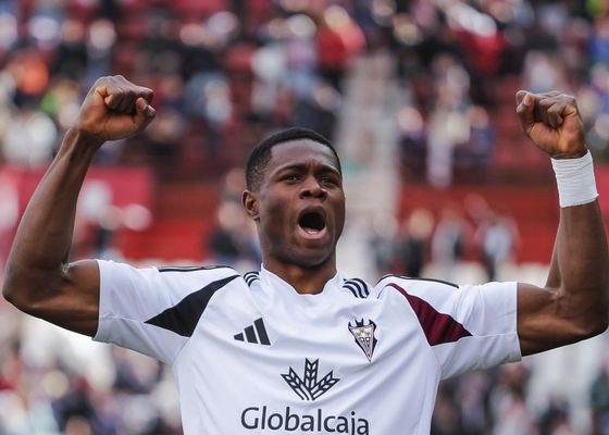 Alberto González quiere a Kofane un año más