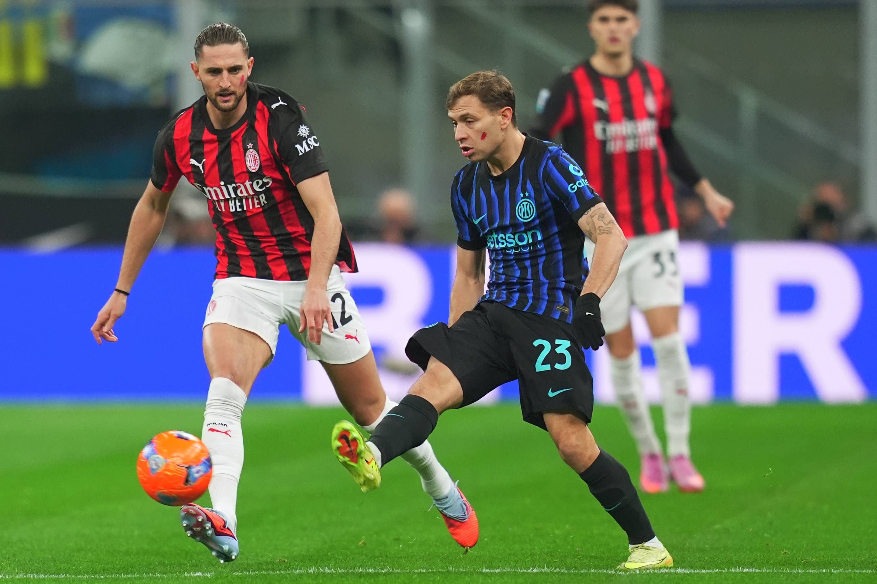 Así queda la clasificación de la Serie A, tras la victoria de la Roma, Nápoles y Milan, en el derbi della Madonnina, en la jornada 12 de la liga italiana