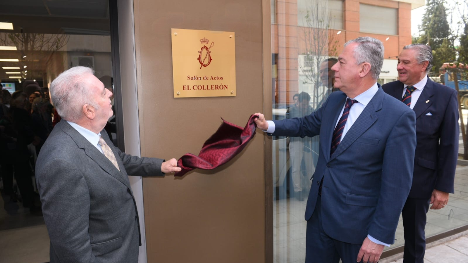 El alcalde de Sevilla, José Luis Sanz, inaugura la Sala de Exposiciones 'El Collerón' del Real Club de Enganches de Andalucía