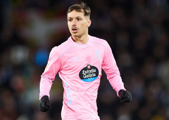 El Celta de Vigo ya negocia el fichaje de un relevo para Bryan Zaragoza: el dinero que ganará con su salida a la Roma