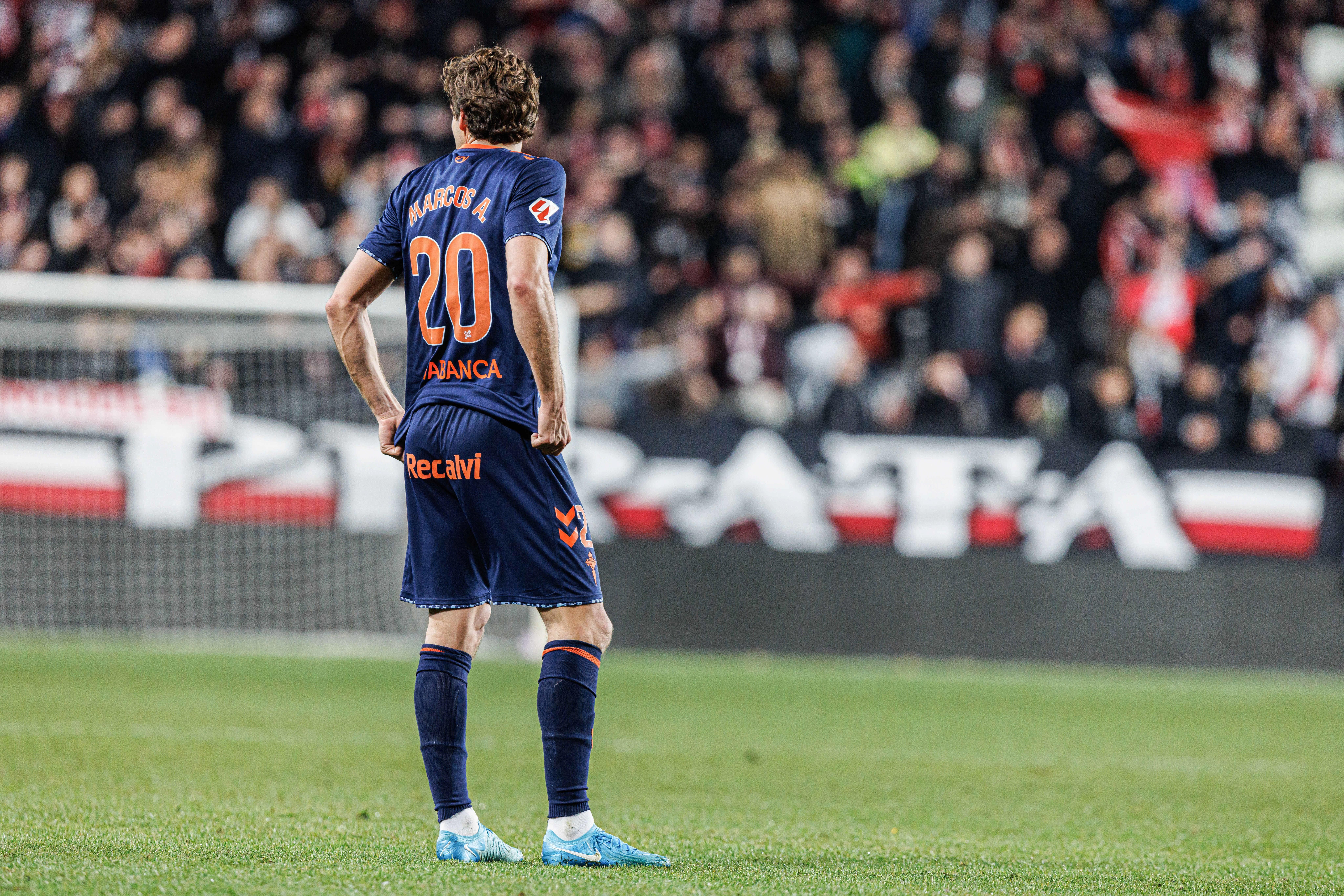 Marcos Alonso no estará ante el Athletic Club por sanción
