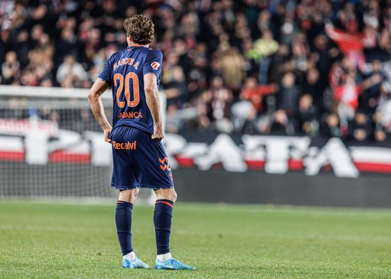 Marcos Alonso no estará ante el Athletic Club por sanción