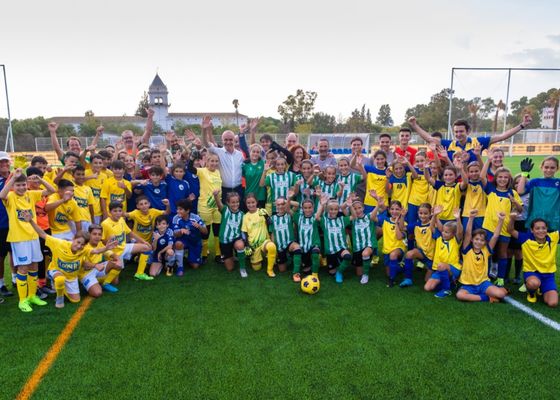 El Centro Deportivo Bellavista estrena campo de fútbol de césped artificial
