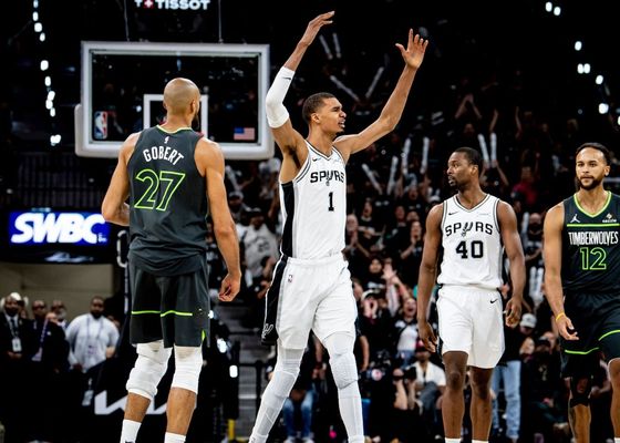Wembanyama saca el látigo y los Spurs reaccionan