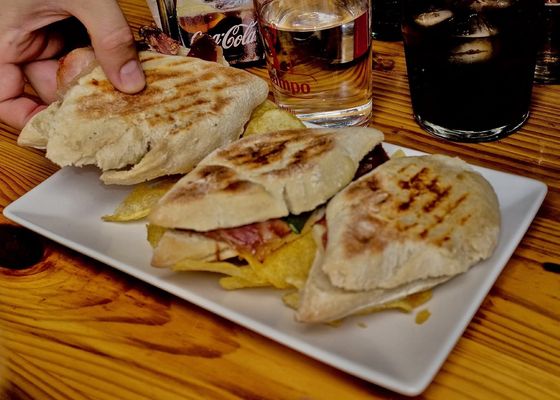Prende fuego a un bar de Sevilla porque no había mayonesa para su montadito