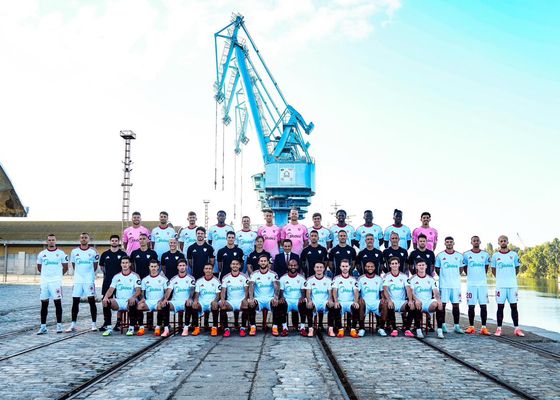 Golpe de timón en el Sevilla FC: un barco en venta que navega por su historia en busca de buen puerto 