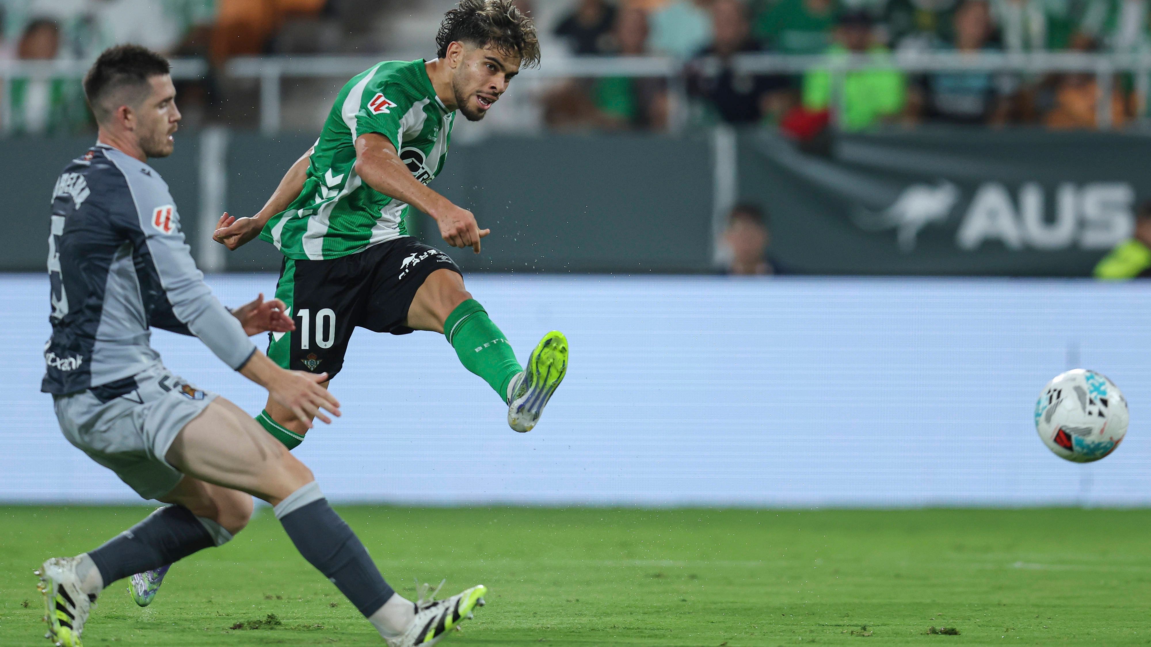 Real Sociedad - Betis: horario, canal y dónde ver hoy en TV y online el partido de la jornada 35 de la LaLiga EA Sports
