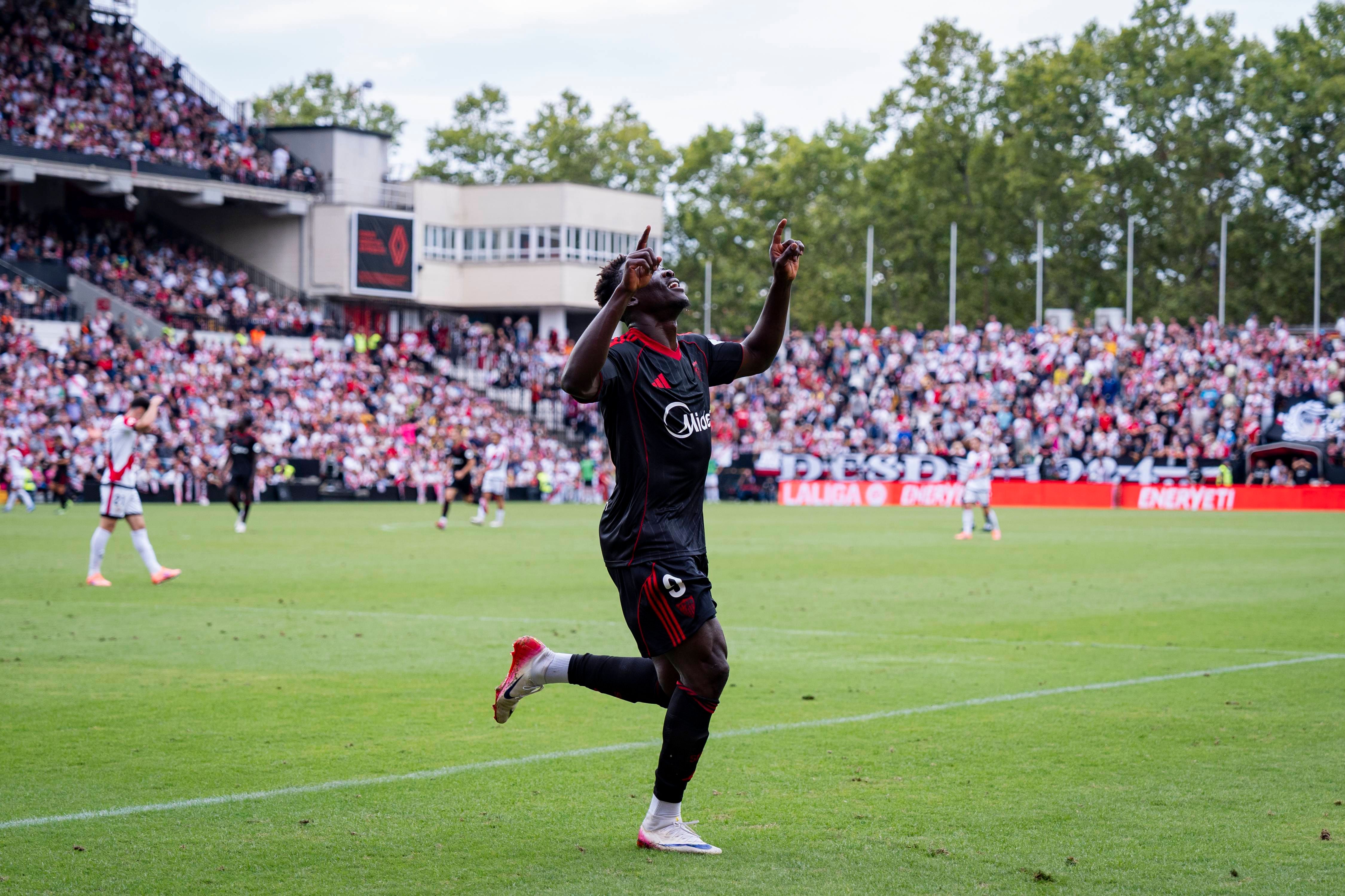 La ausencia de Akor Adams no preocupa a la afición del Sevilla