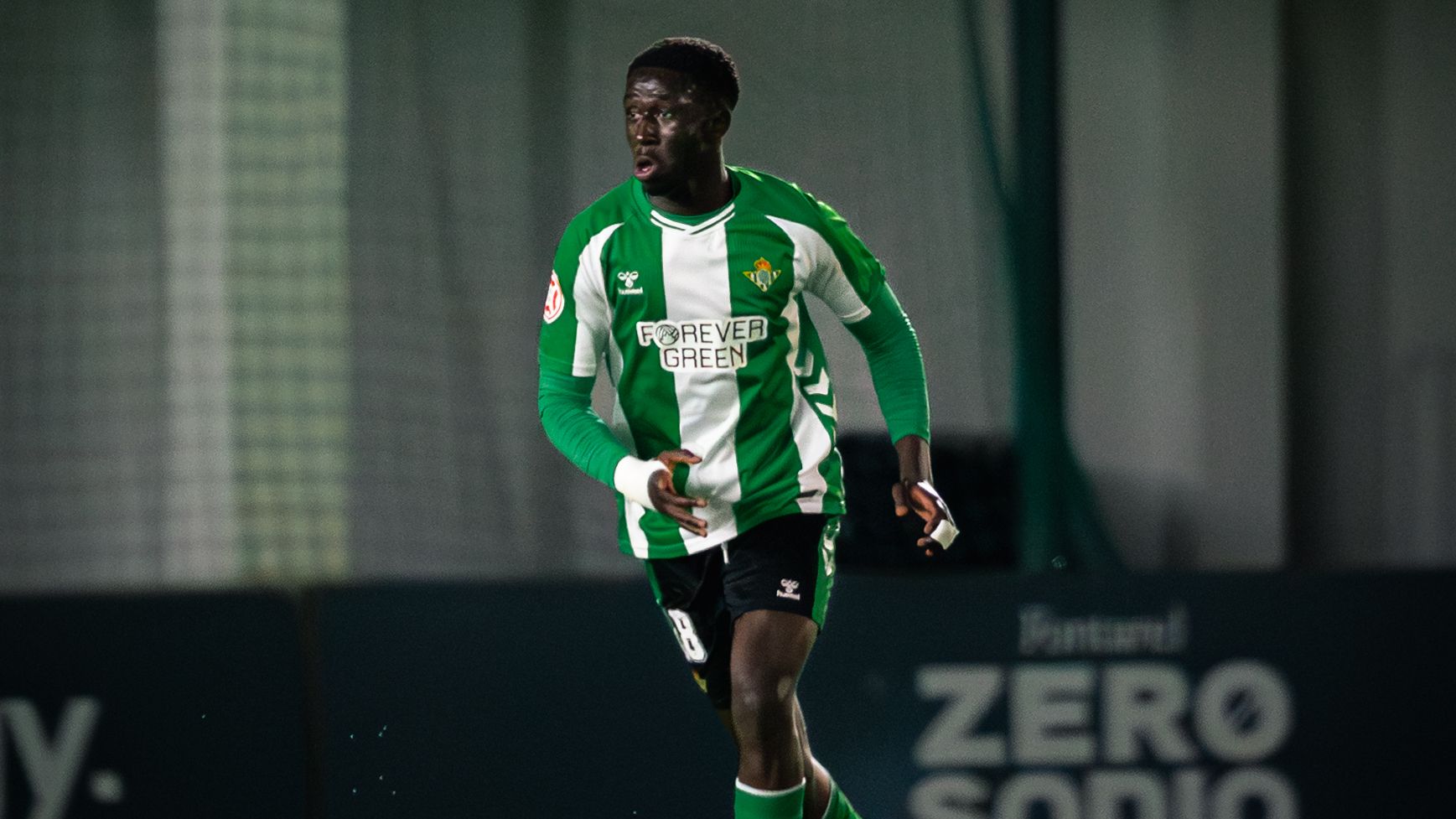 El Cádiz se fija en Gnangoro Bouare, mediocentro del Betis Deportivo