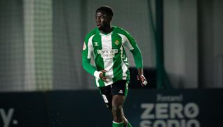 El Cádiz se fija en Gnangoro Bouare, mediocentro del Betis Deportivo