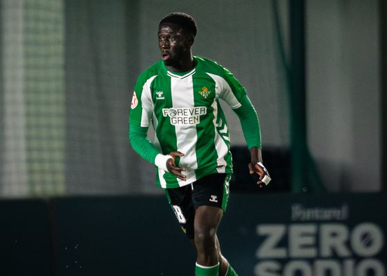El Cádiz se fija en Gnangoro Bouare, mediocentro del Betis Deportivo