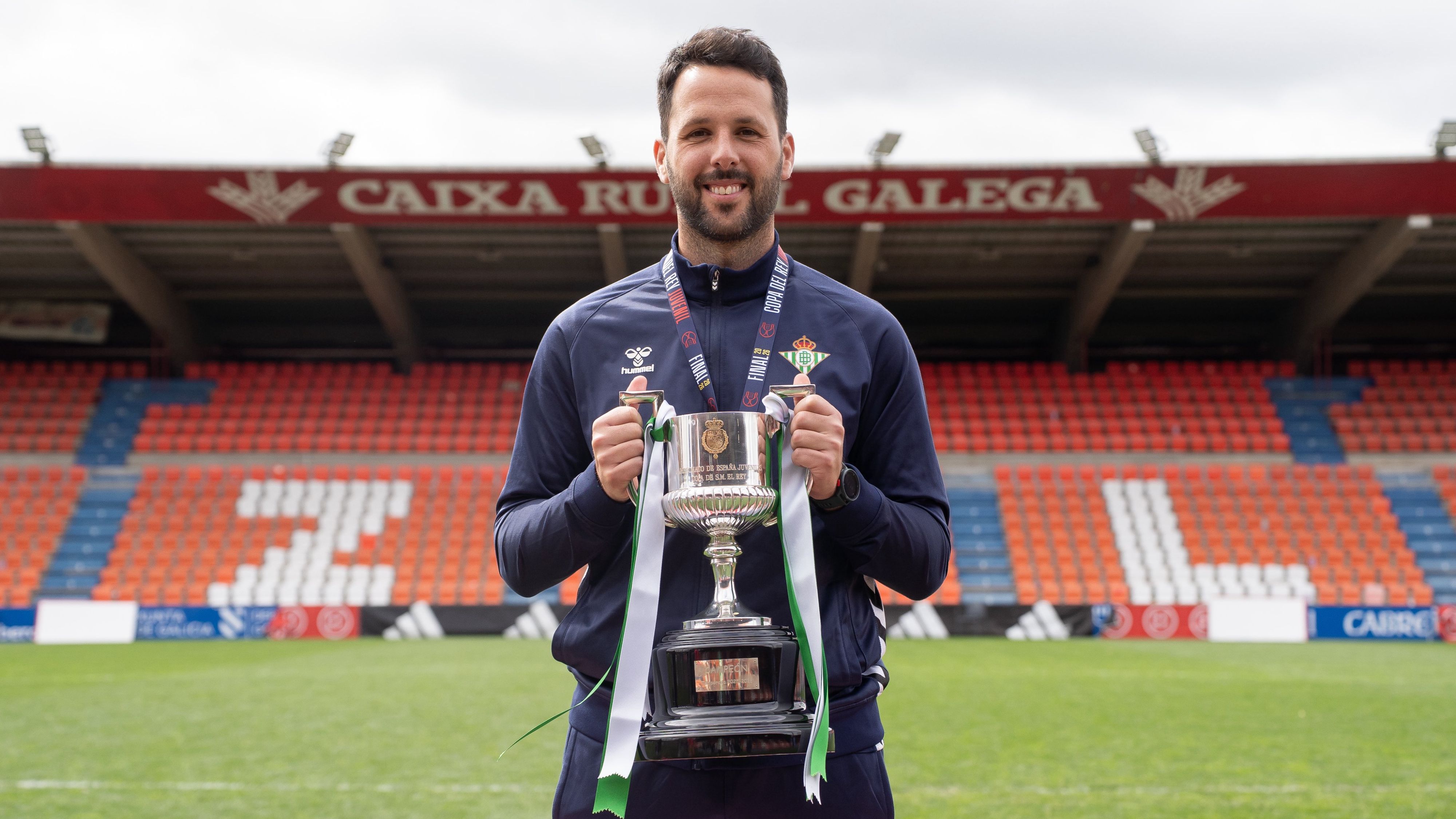 Javier Barrero, técnico del Betis juvenil A: "Sin dar nombres, tenemos jugadores que tendrían nivel para el primer equipo"