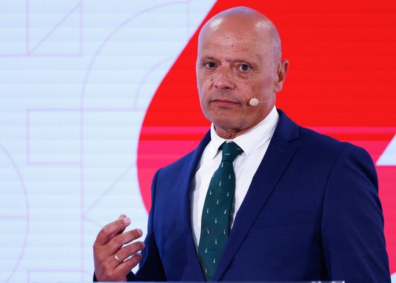 El presidente del Elche actúa con el caso Rafa Mir