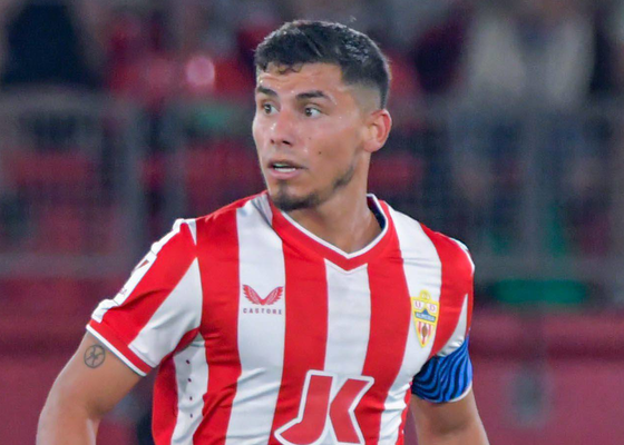 Acuerdo entre Robertone y Velez para salir del Almería