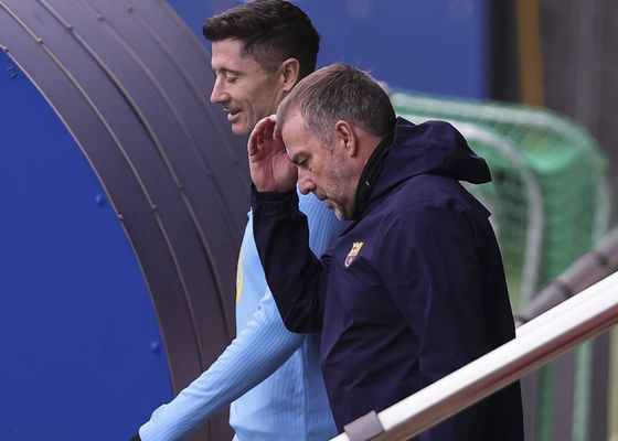 Pini Zahavi aterriza en Barcelona para renovar a Flick y resolver a Lewandowski