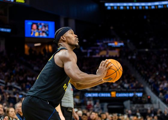Adiós a Jimmy Butler: qué lesión tiene, tiempo de baja y cómo afecta al mercado de la NBA
