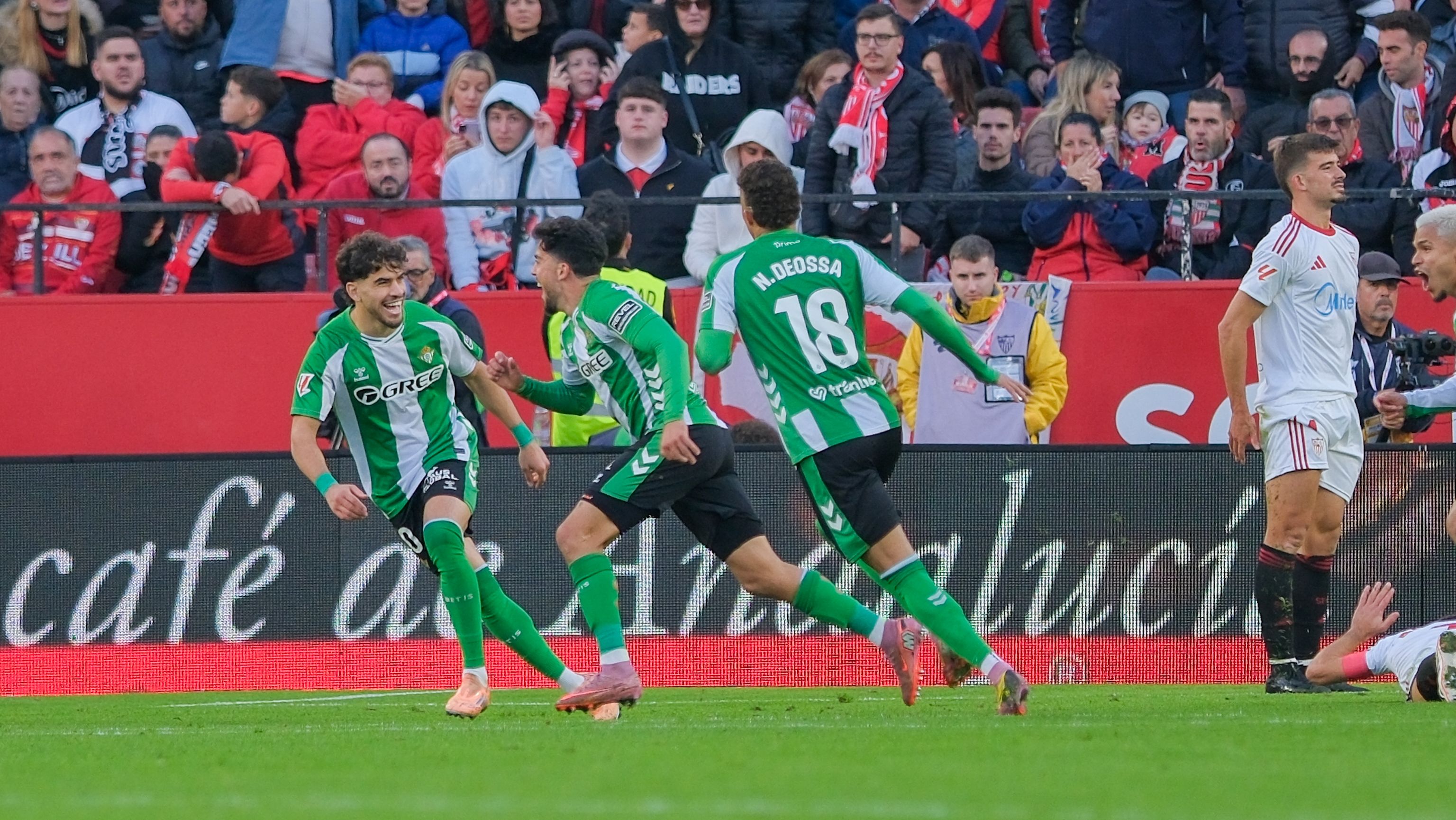 Sevilla 0-2 Betis: Fornals desatasca con clase El Gran Derbi de las ausencias